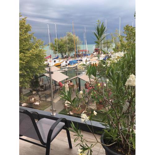 Calypso Lakeside Rooms & Lux Apartments