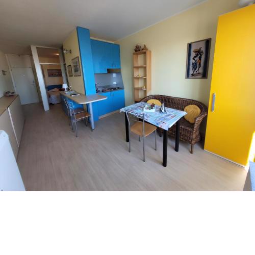 Cam 2 Sea View Apartment