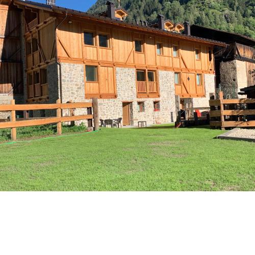 Camelot Luxury Houses Horses