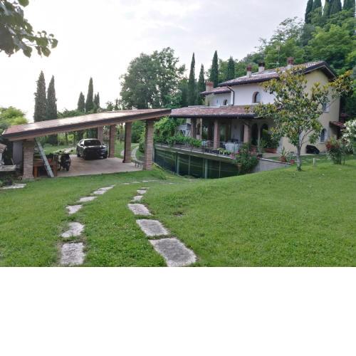 camera king size in villa con piscina termale
