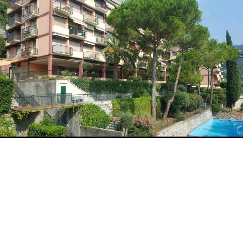 Camera privata nell'appartamento in zona residenziale con 2 piscine