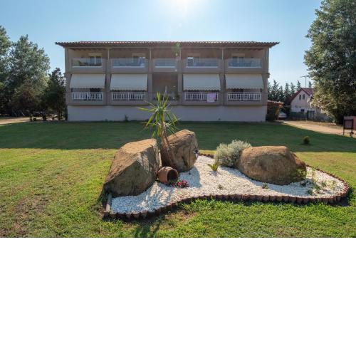 Camping Linaraki Apartments & Bungalows