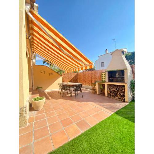 CAN LOLA Estupenda casa de 4 habitaciones con jardín a 150 metros de la playa