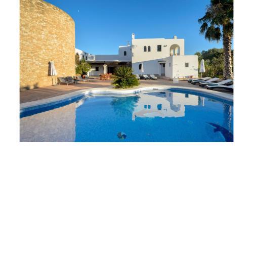 Can Mestre is a huge Villa with stunning sunset views near to San Antonio