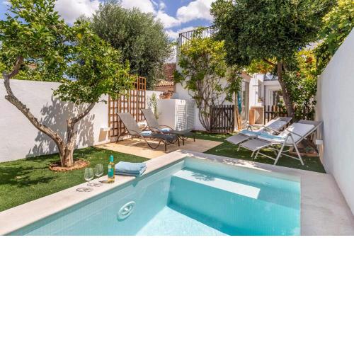 Can Miquel Beautiful family house with pool next to the beach