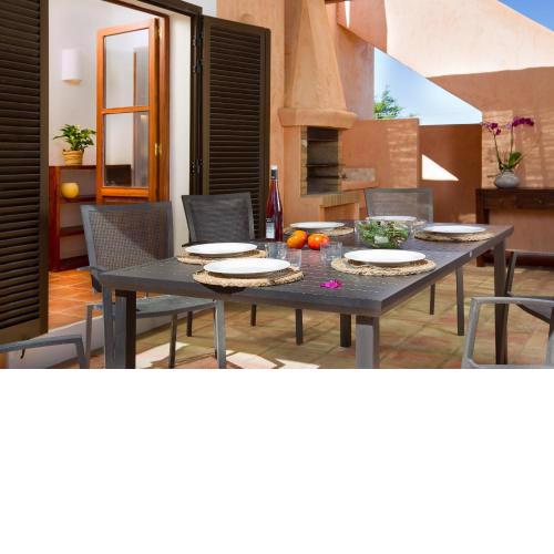 CAN NOVES - 5 Suites Recently built villa with bbq & outside area