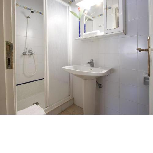 Can Suavet Dos - a great 3 bedroom villa with AC and private pool 15 mins walk to supermarket