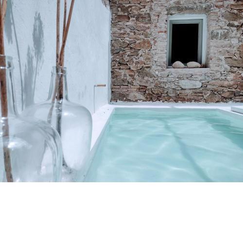 CAN TANDO Restored catalan old barn to enjoy peaceful rural simplicity