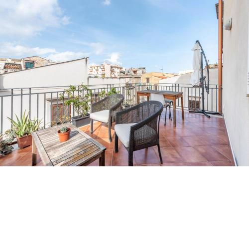 Candelai apartment with terrace by Wonderful Italy