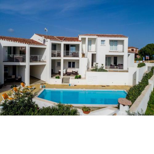 Caneis Apartments