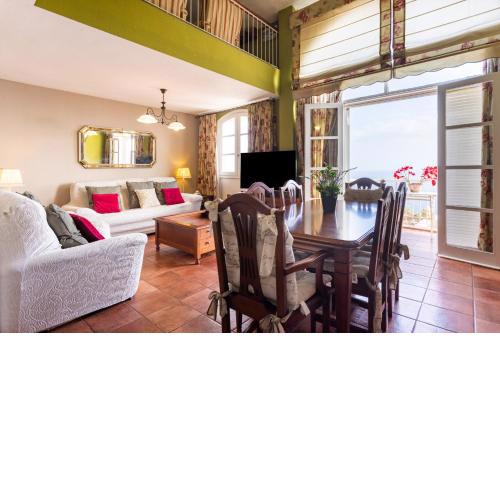 Capital Coast Sea Views by Eden Rentals