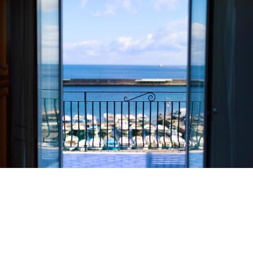 Capri holiday home with a sea view
