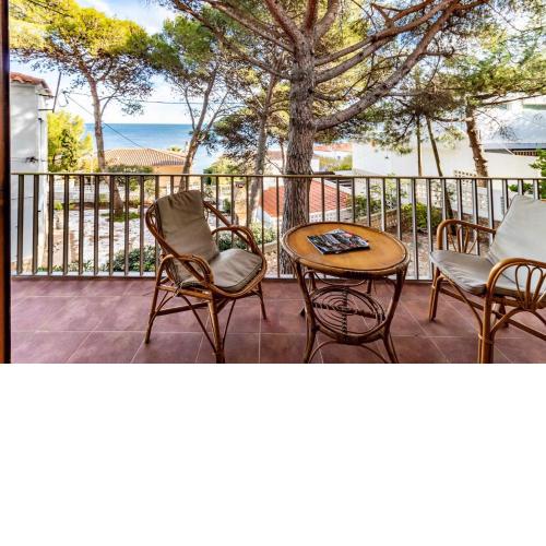 CARBONERAS 53 Apartamento con terraza jardín y vistas al mar