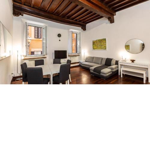 Cartari Rental in Rome Apartment
