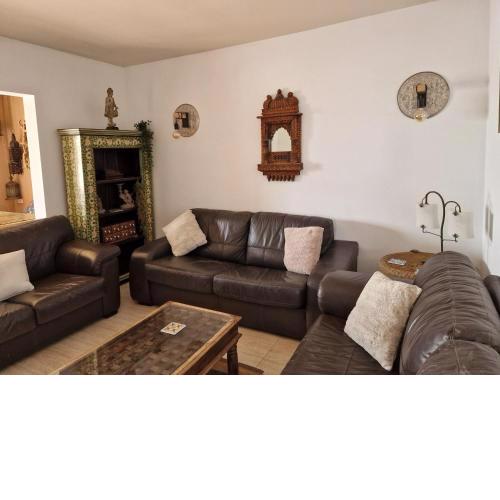Casa 56 El Palomar, 3 bed villa ,playa blanca ,large private gardens heated pool