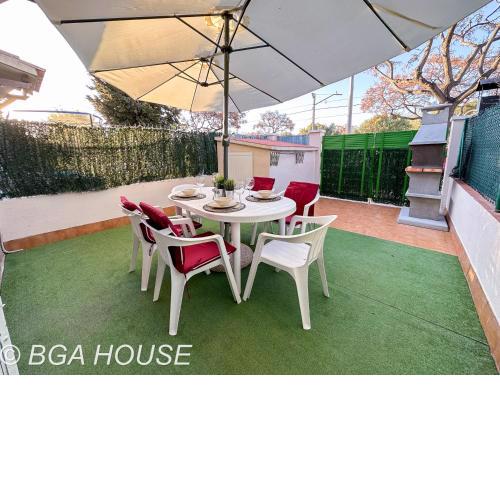 Casa a 300m de la playa con piscina comunitaria