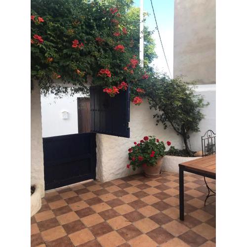 Casa Abuela, cheerful cosy 2 bedroom whitewashed village house