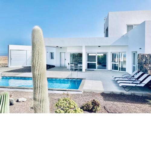 Casa Achaman - Contemporary style villa with outstanding views