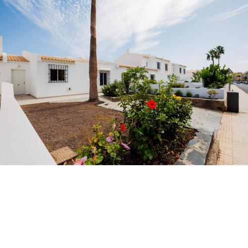 Casa Adelfas