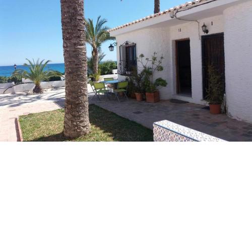 Casa al borde del mar