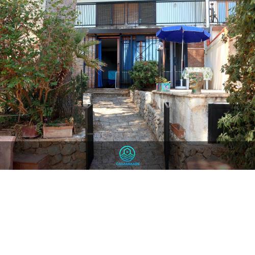 Casa Ammare nella riserva di Capo Gallo