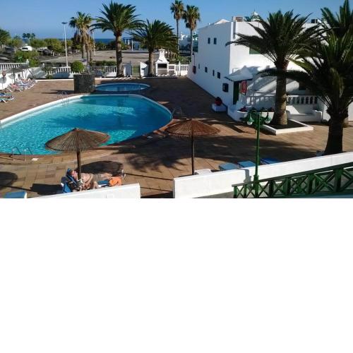 Casa Anna. Pool and next to the beach