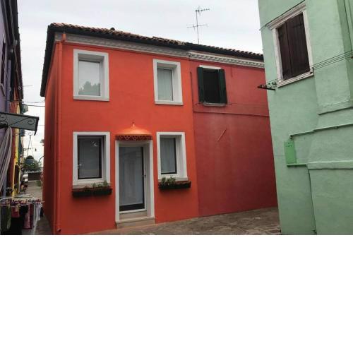 Casa arancione a Burano