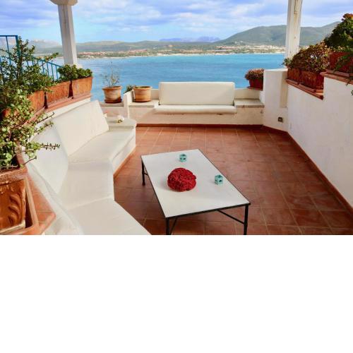 Casa Azzurra con terrazza vista mare by Wonderful Italy