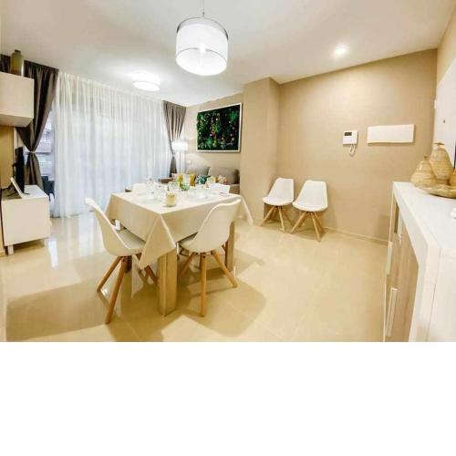 Casa Bianca Iván Luxury Homes 8ªPta Norte 1ª Línea