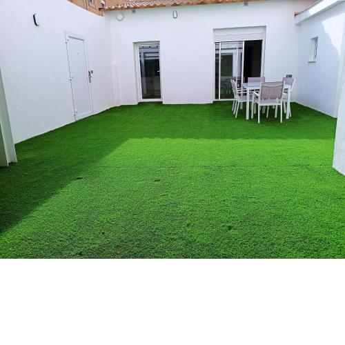 Casa cerca de la playa con patio y garaje privado