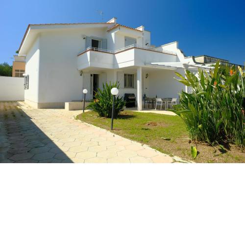 Casa con 2 bagni vicino litorale sabbioso m230