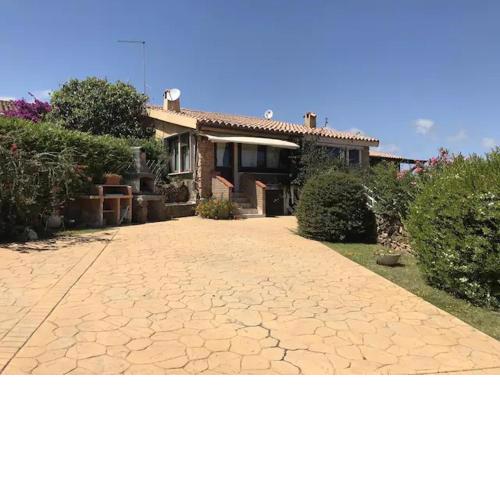 Casa con ampio giardino