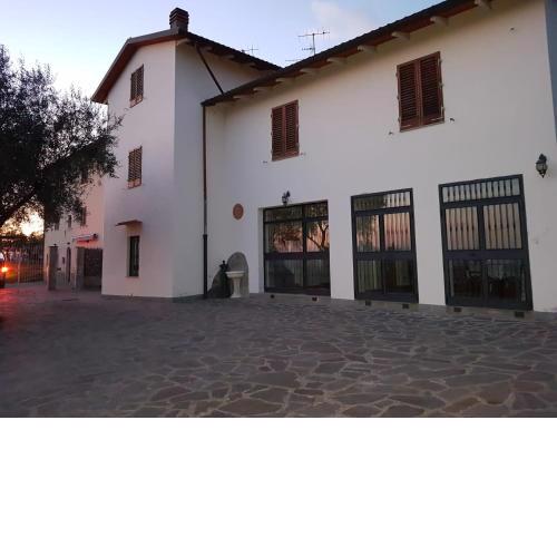 Casa con camino e biliardo