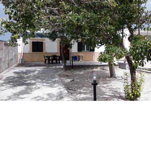 Casa con giardino vicino spiaggia di sabbia m720