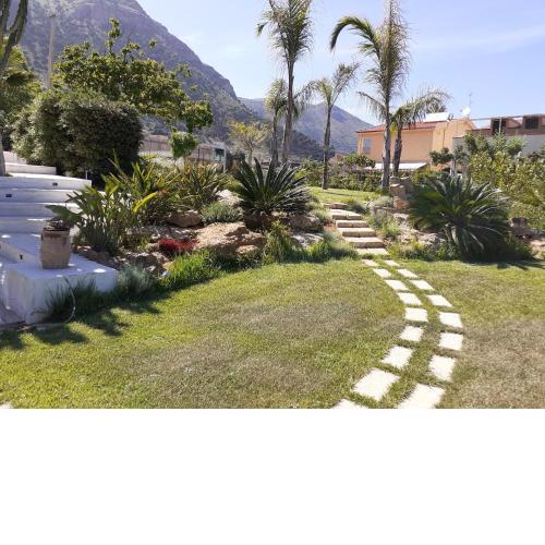 Casa con giardino