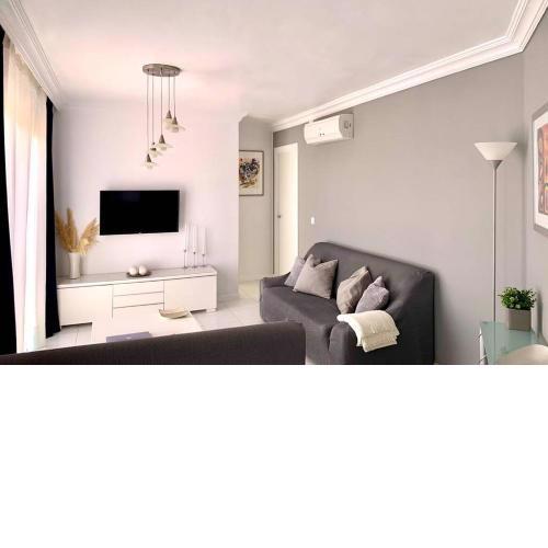 Casa con gran terraza, muy luminosa y en tranquila zona residencial en Nerja