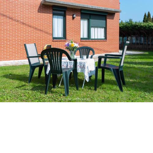 Casa con jardín, BBQ y piscina