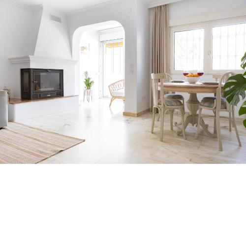 Casa con jardín en zona residencial en Málaga Este
