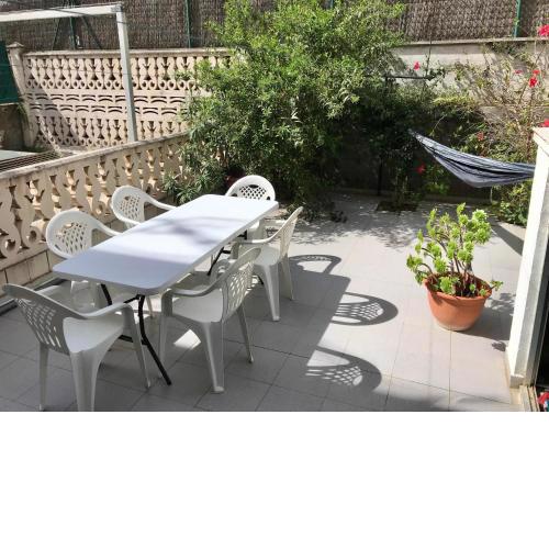 Casa con jardín y parking La Pineda 114D - INMO22