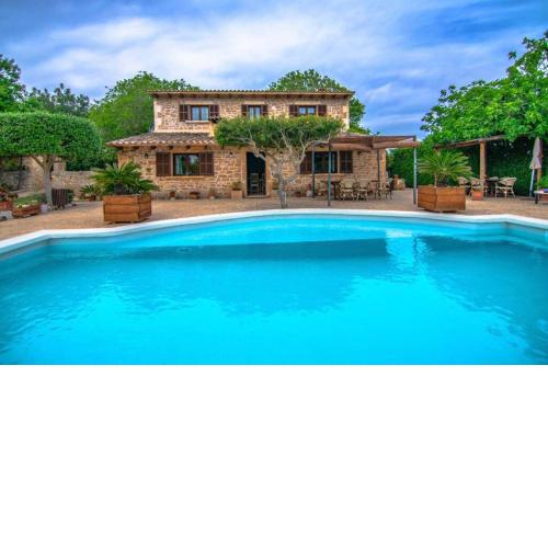 Casa con piscina a 1 km del mar y del pueblo