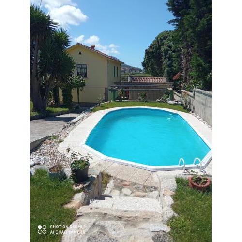 Casa con piscina al lado del mar en Viladesuso