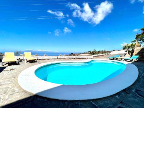 Casa con piscina compartida vista directamente al Mar, Wifi y barbacoa
