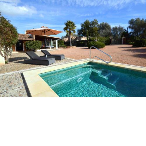 Casa con piscina en bonito entorno, Mia