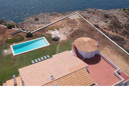 Casa con piscina, vistas y acceso privado al mar. Vistes Voramar.