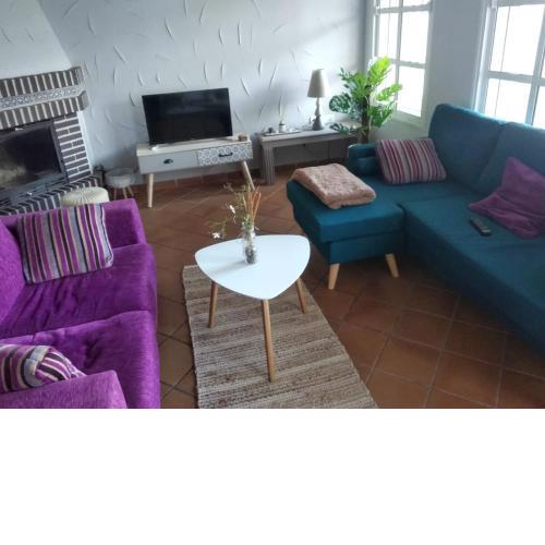 CASA CON TERRAZA, BARBACOA y WIFI PARA 7 PERSONAS