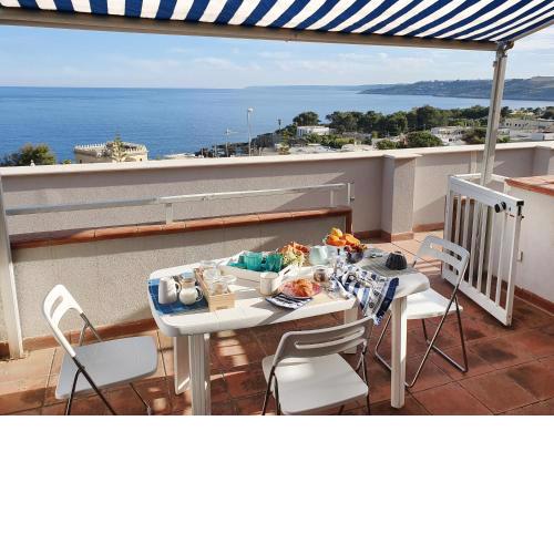 Casa con terrazza vista 180° sulla costa orientale