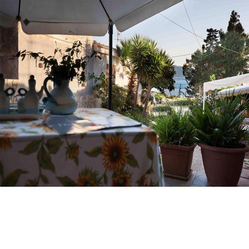 CASA CON VERANDA SUL MARE e A 4 MINUTI A PIEDI DALLA SPIAGGIA