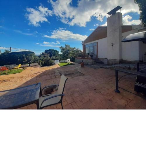 Casa de campo con piscina y barbacoa