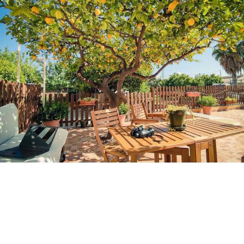Casa de invitados tradicional con piscina en la huerta de Lorca