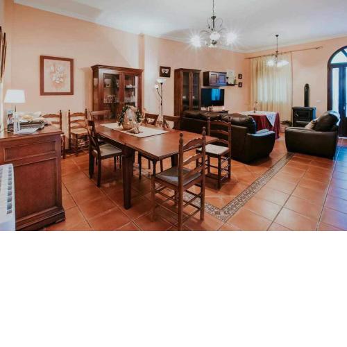 Casa de lujo con jacuzzi sauna barbacoa y barra